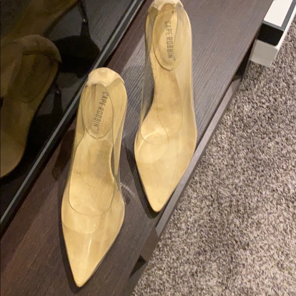 Cape robin heels